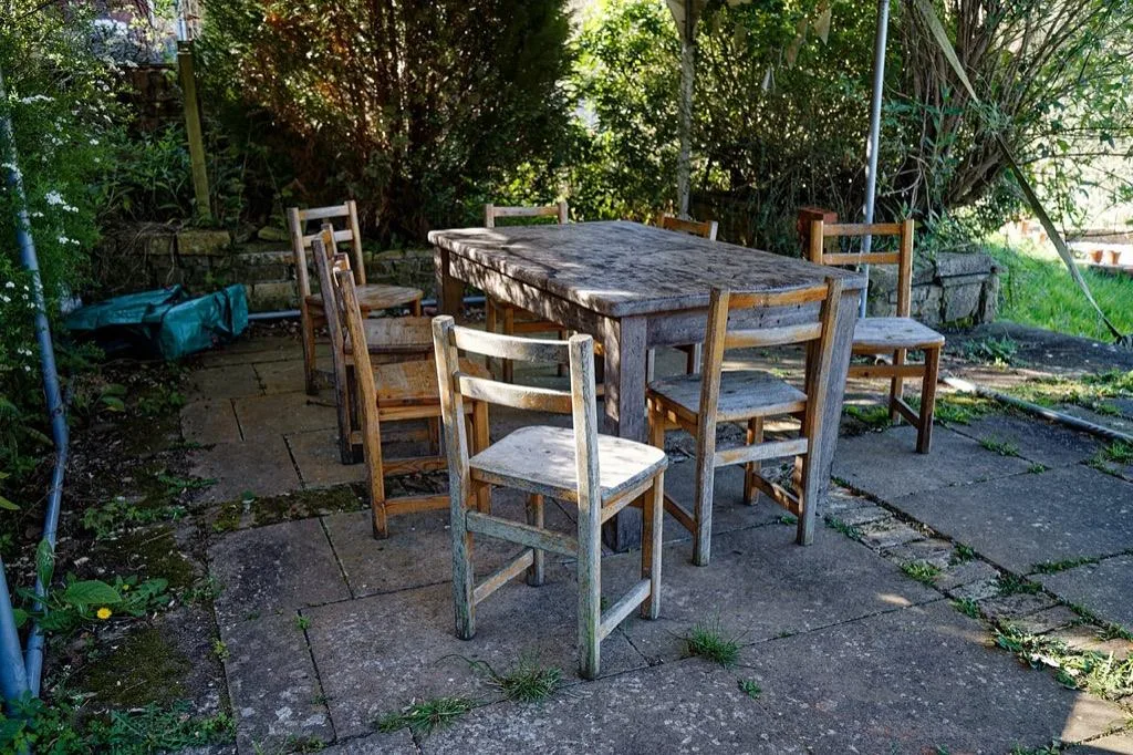 Table de jardin et 4 chaises – photo 1 sur 1